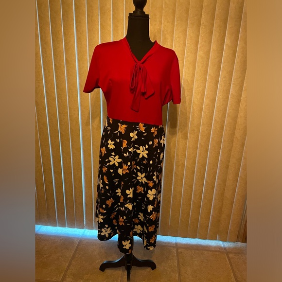 Oxiuli dress - Picture 1 of 5